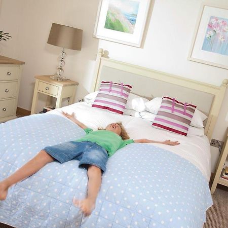 Swandown Lodges Чард Екстериор снимка