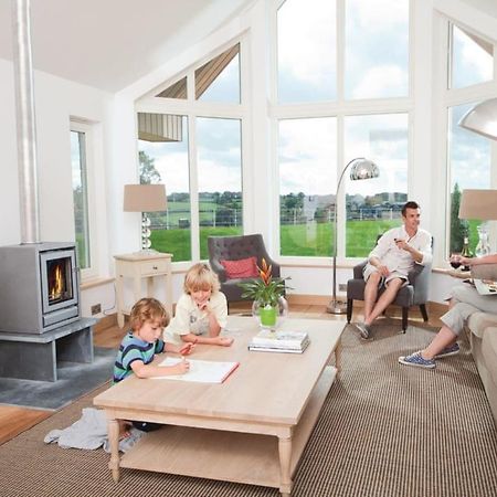 Swandown Lodges Чард Екстериор снимка