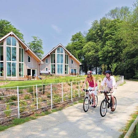 Swandown Lodges Чард Екстериор снимка