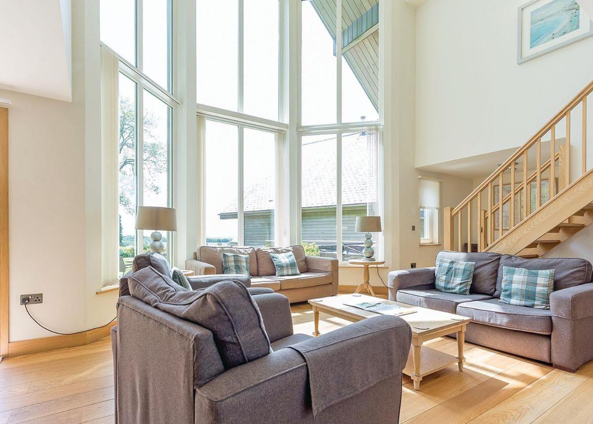 Swandown Lodges Чард Екстериор снимка