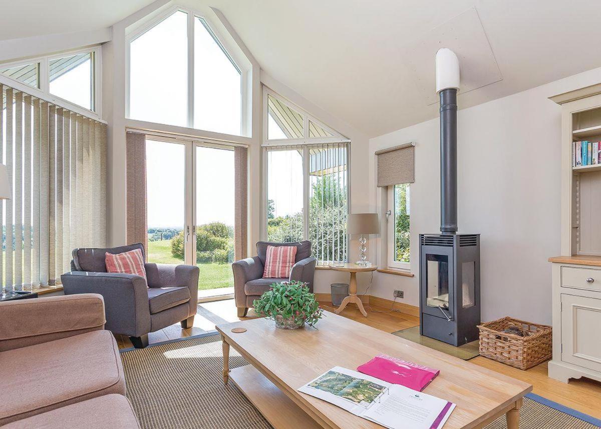 Swandown Lodges Чард Екстериор снимка