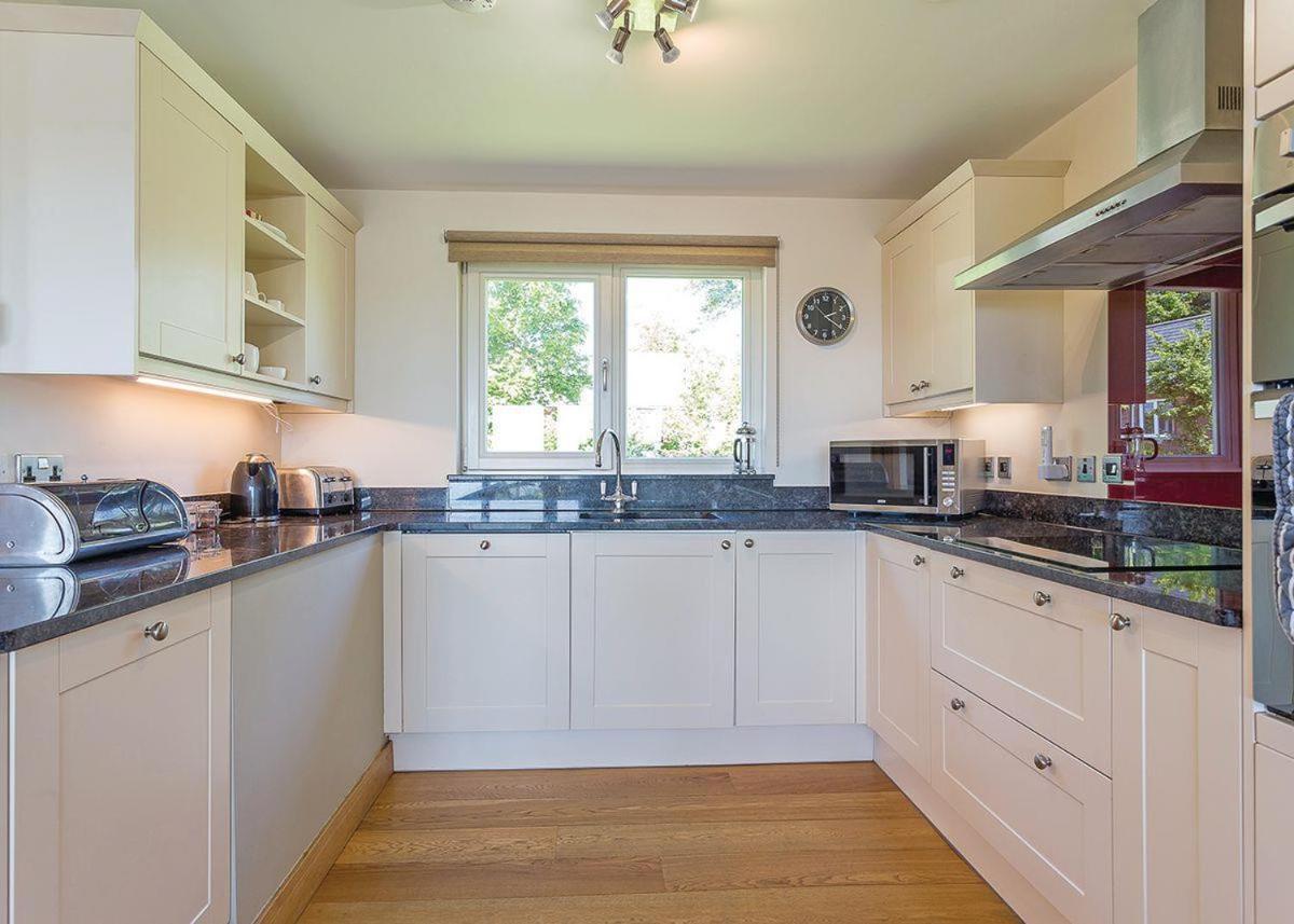 Swandown Lodges Чард Екстериор снимка