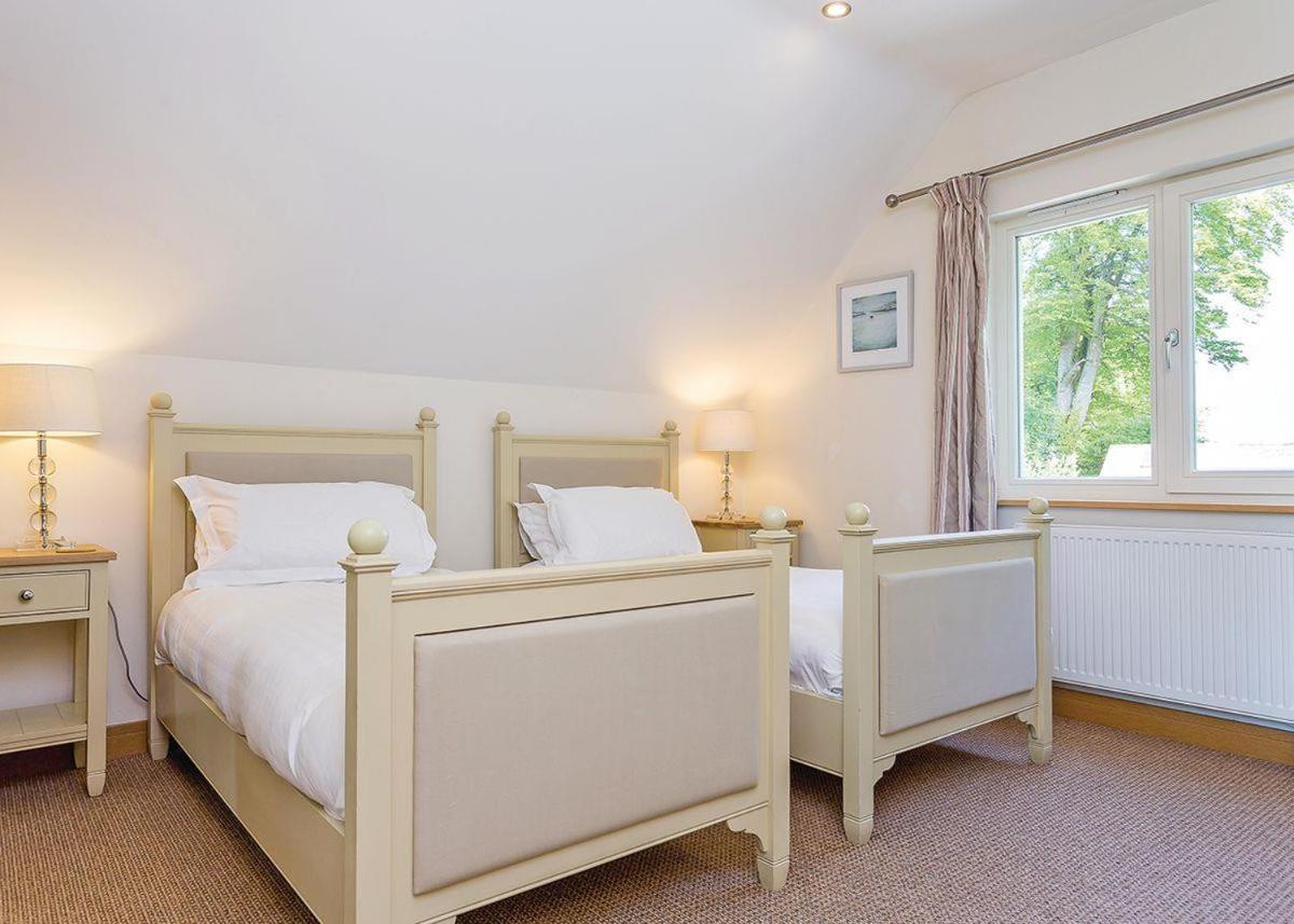 Swandown Lodges Чард Екстериор снимка