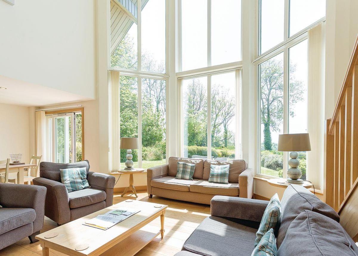 Swandown Lodges Чард Екстериор снимка