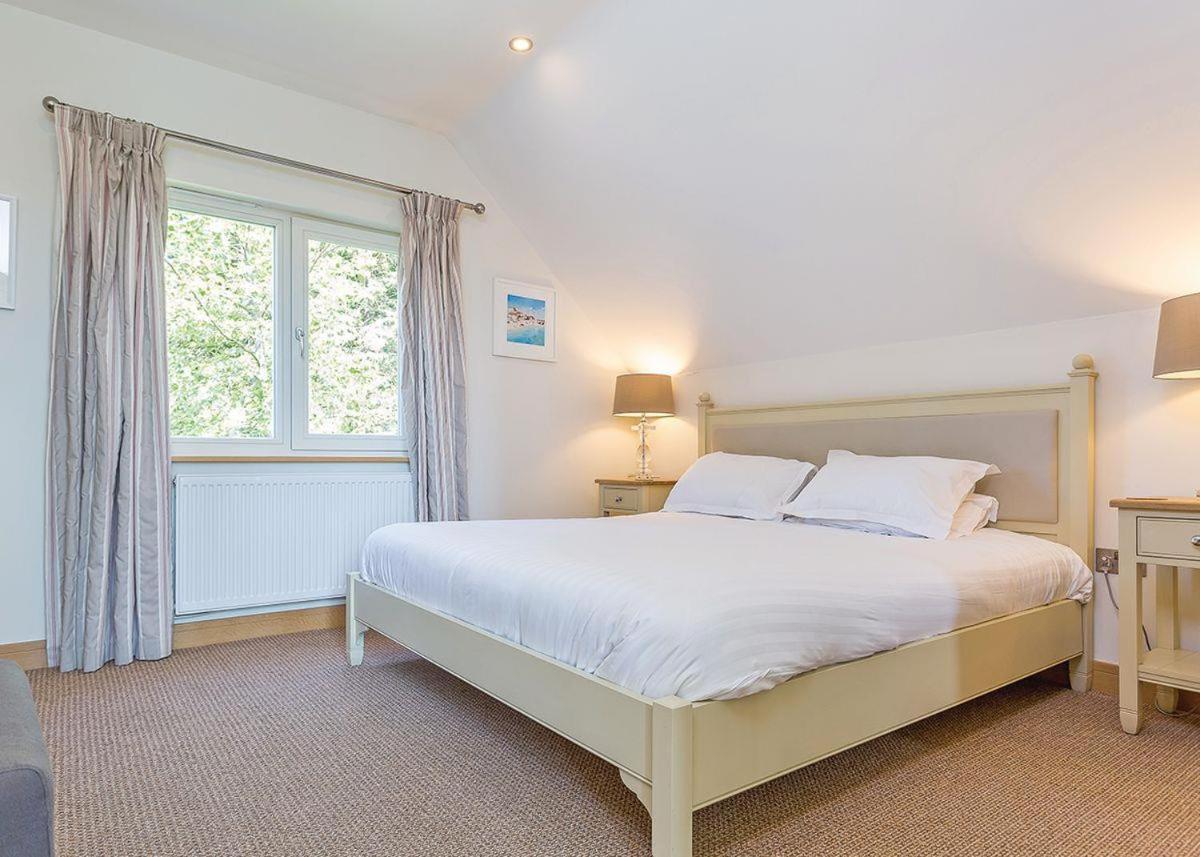 Swandown Lodges Чард Екстериор снимка