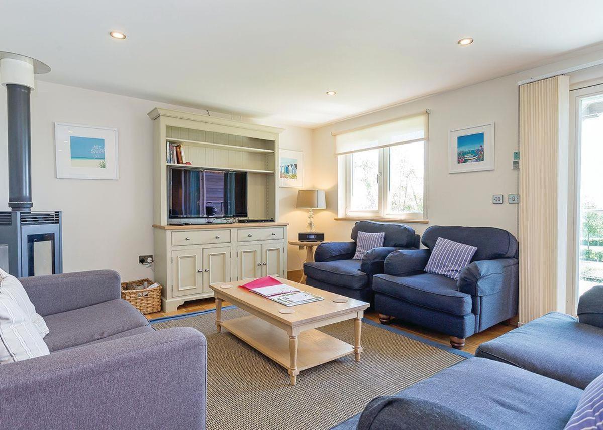 Swandown Lodges Чард Екстериор снимка
