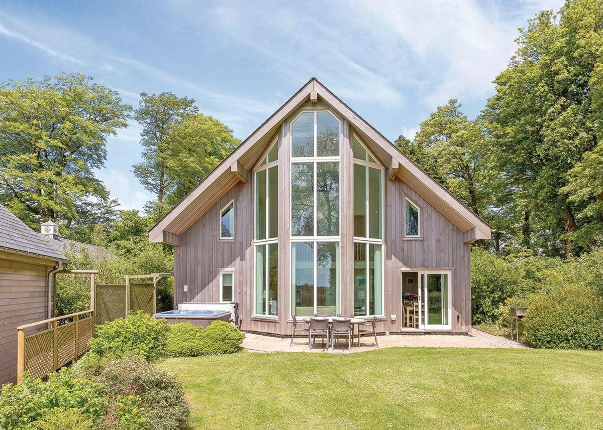 Swandown Lodges Чард Екстериор снимка