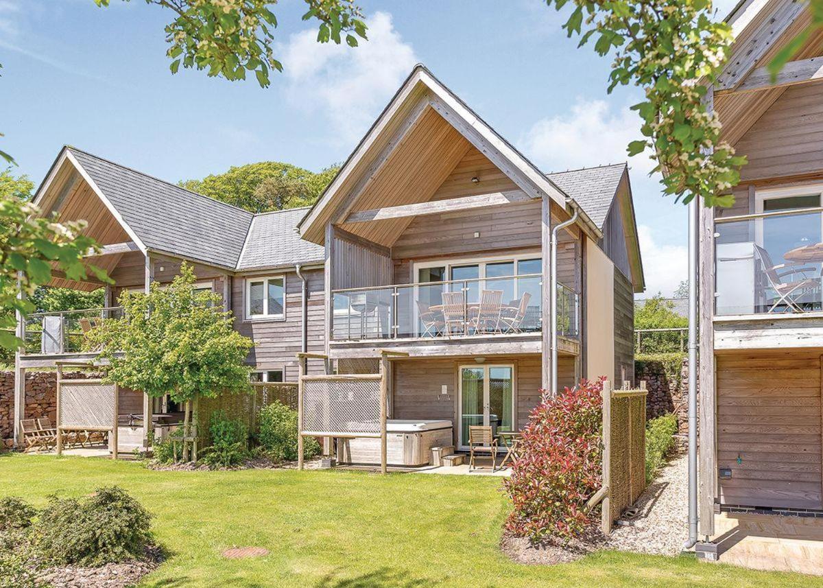 Swandown Lodges Чард Екстериор снимка