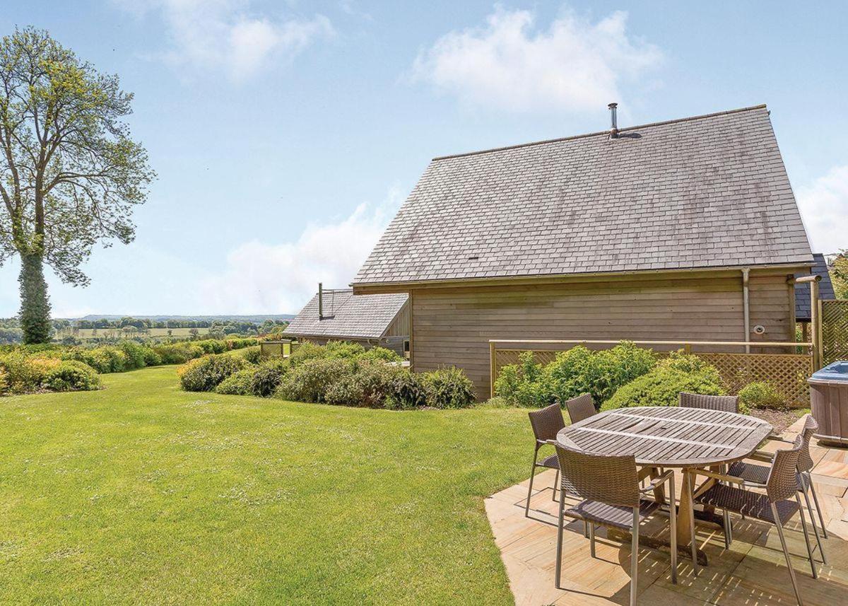 Swandown Lodges Чард Екстериор снимка
