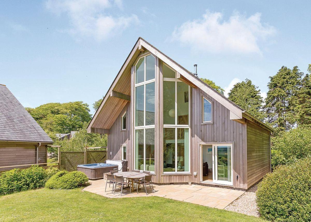 Swandown Lodges Чард Екстериор снимка