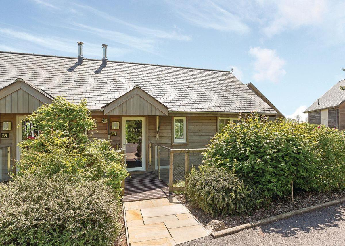 Swandown Lodges Чард Екстериор снимка