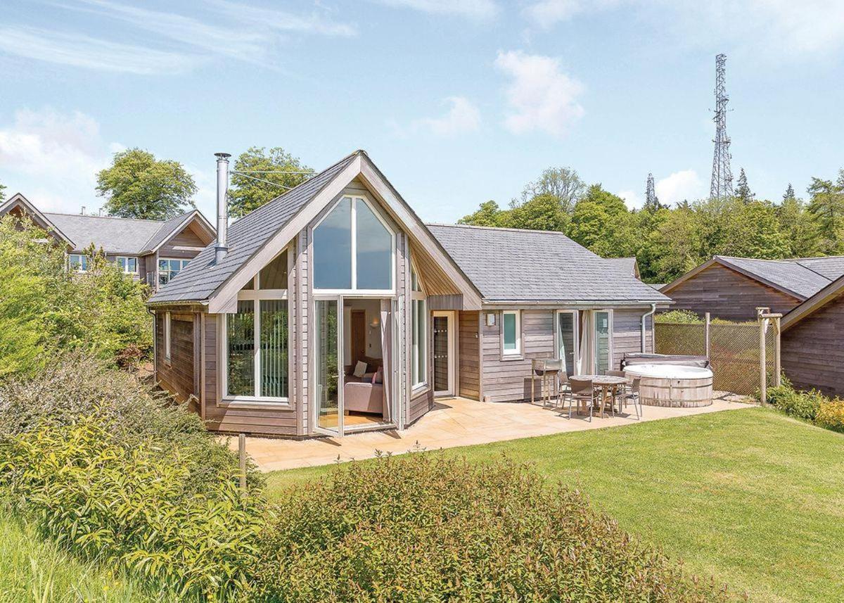 Swandown Lodges Чард Екстериор снимка