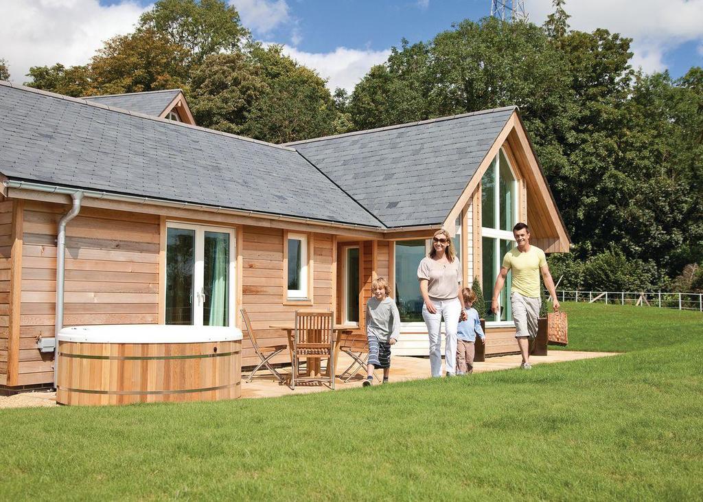 Swandown Lodges Чард Екстериор снимка