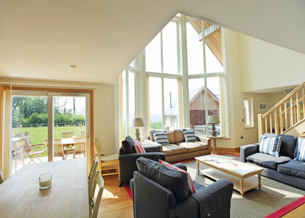 Swandown Lodges Чард Екстериор снимка