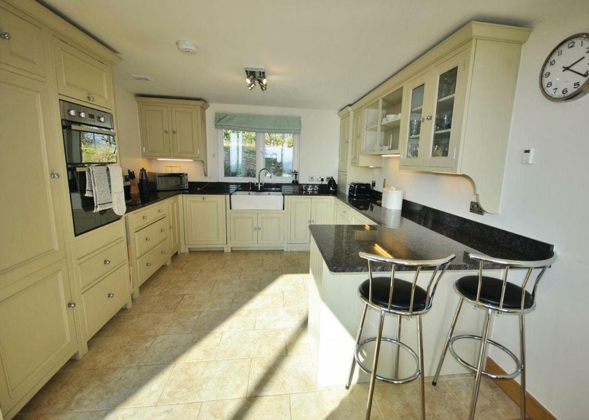 Swandown Lodges Чард Екстериор снимка